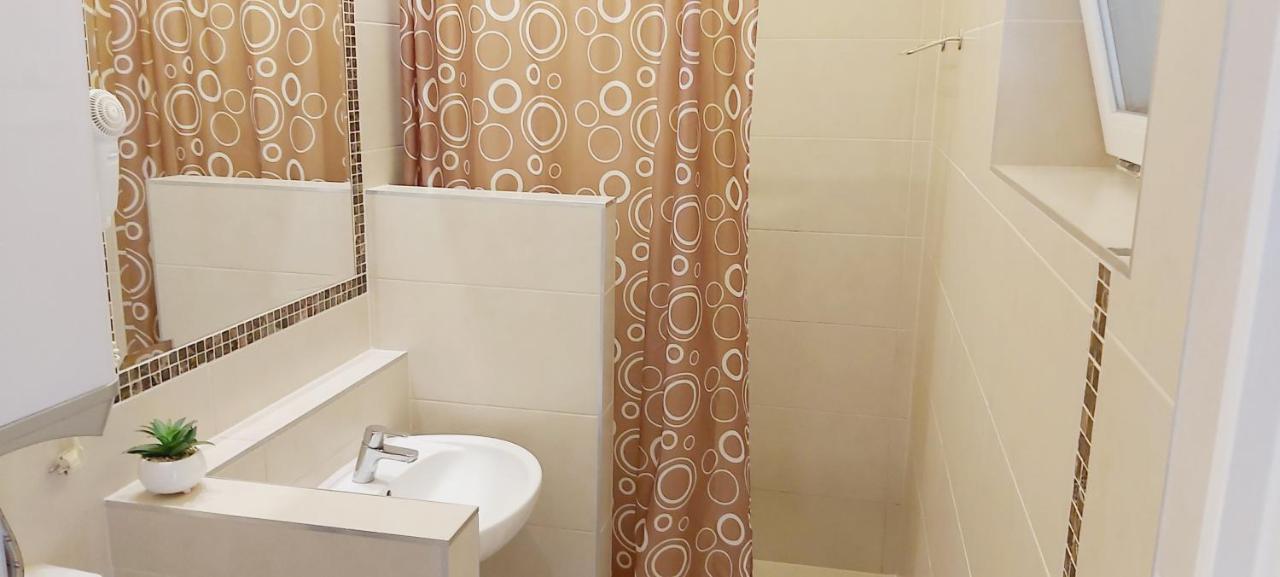 Paradise Apartmanhaz Егер Екстериор снимка