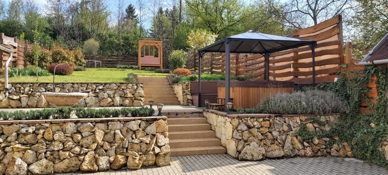 Paradise Apartmanhaz Егер Екстериор снимка
