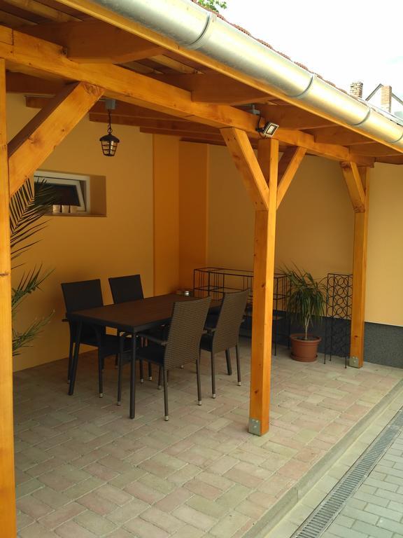 Paradise Apartmanhaz Егер Екстериор снимка